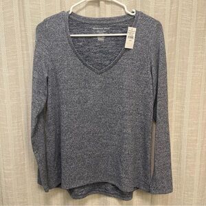 NWT! American eagle super soft long sleeve sweater/shirt! Size M!
